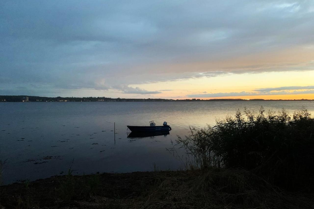 Hytte I Forste Raekke Til Fjord Holbæk Exterior photo